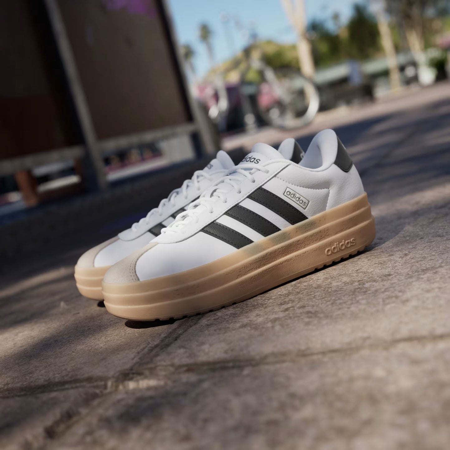 VL COURT BOLD WHITE BLACK