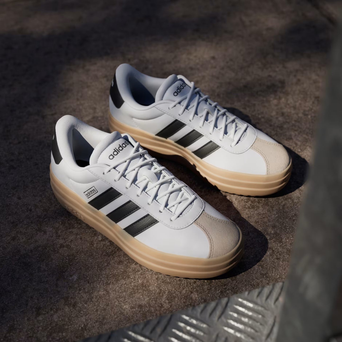 VL COURT BOLD WHITE BLACK