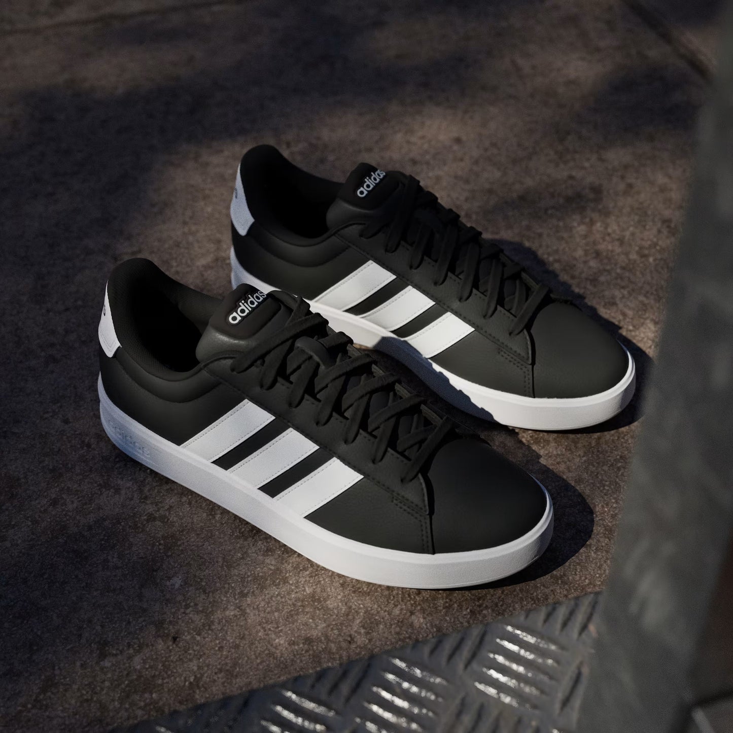 GRAND COURT 3.0 BLACK WHITE